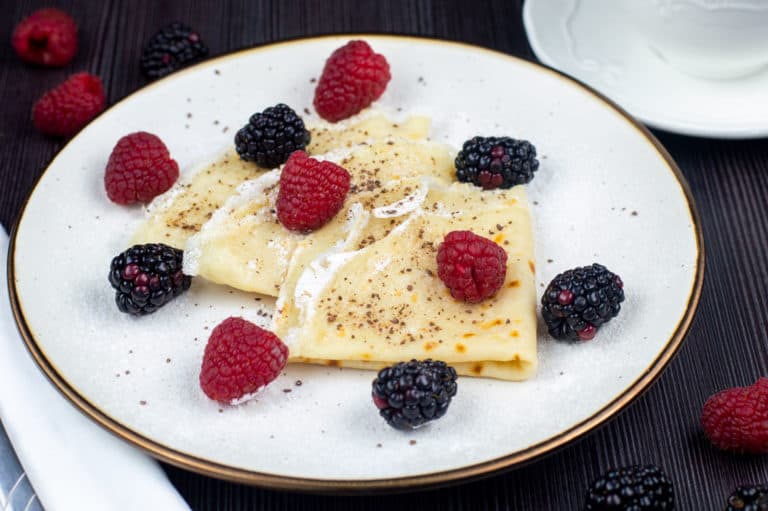 Vegan crepes with Raspberries & Blueberries
