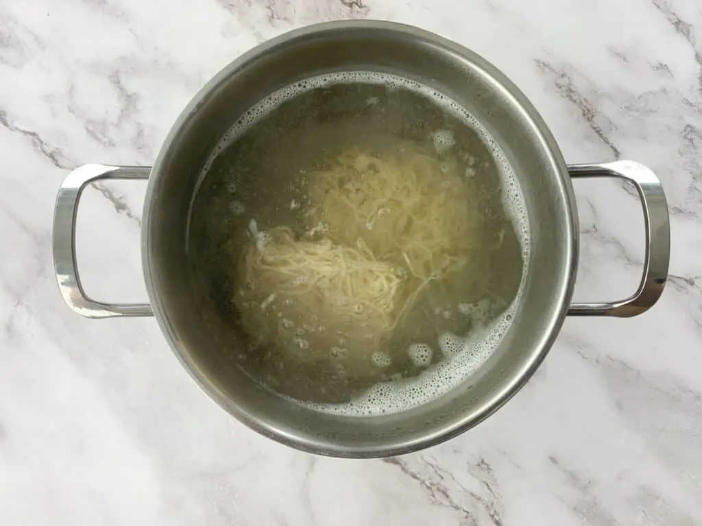 Large pot cooking dry wheat noodles