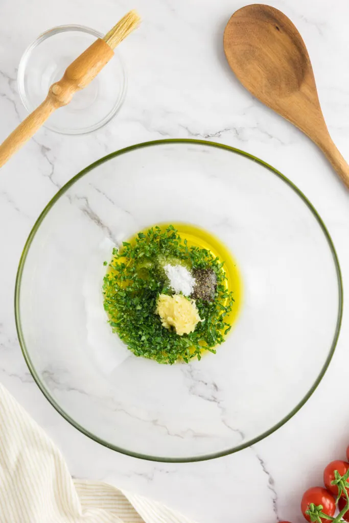 Extra virgin olive oil, garlic, parsley, cracked black pepper and salt in a large bowl