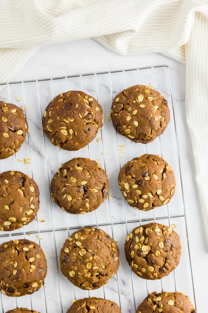 Cookies cooling on a cooling rack