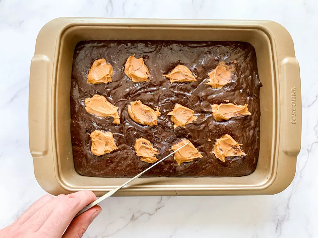 A knife creating swirls in the biscoff spread