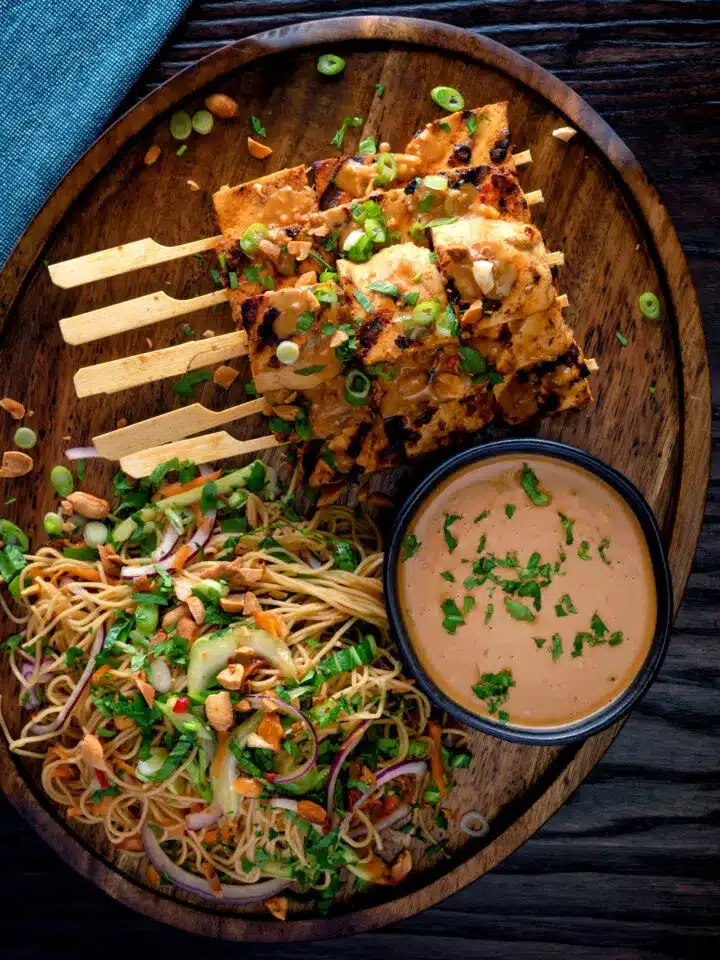 Tofu satay with a peanut sauce