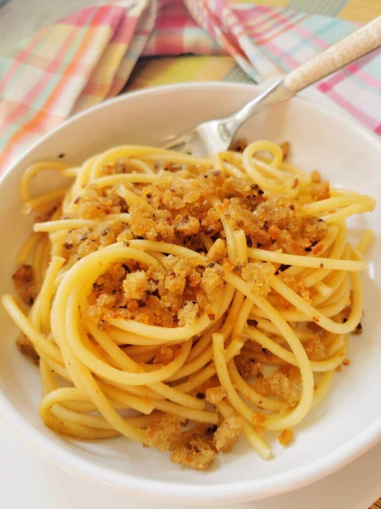 spaghetti with breadcrumbs
