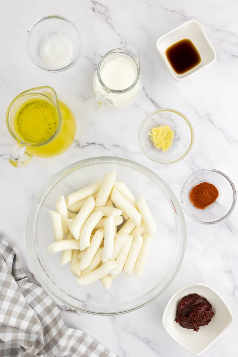 Ingredients for rose tteokbokki in bowls