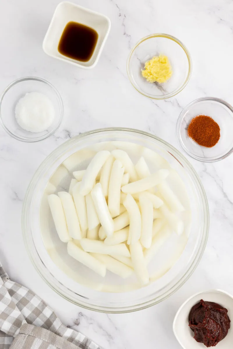 Tteokbokki soaking in water